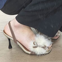 露趾皮草水钻蝴蝶结方扣高跟鞋女小众辣妹复古毛毛凉鞋(不含税)