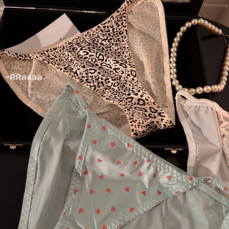Sexy Leopard Print High-Cut Panties with a Pure and Alluring Style, Featuring a High Slit, Cool and Comfortable, Skin-Friendly and Breathable Women's Underwear Sexy Leopard Print High-Cut Panties with a Pure and Alluring Style, Featuring a High Slit, Cool and Comfortable, Skin-Friendly and Breathable Women's Underwear