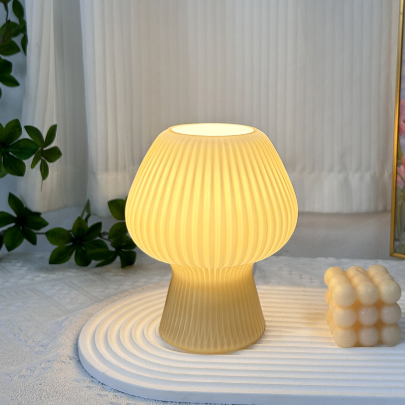 Lámpara de mesa de cristal decorativa a rayas para hotel, luz de noche de lujo sencilla de estilo americano para dormitorio, luz de ambiente de lujo.