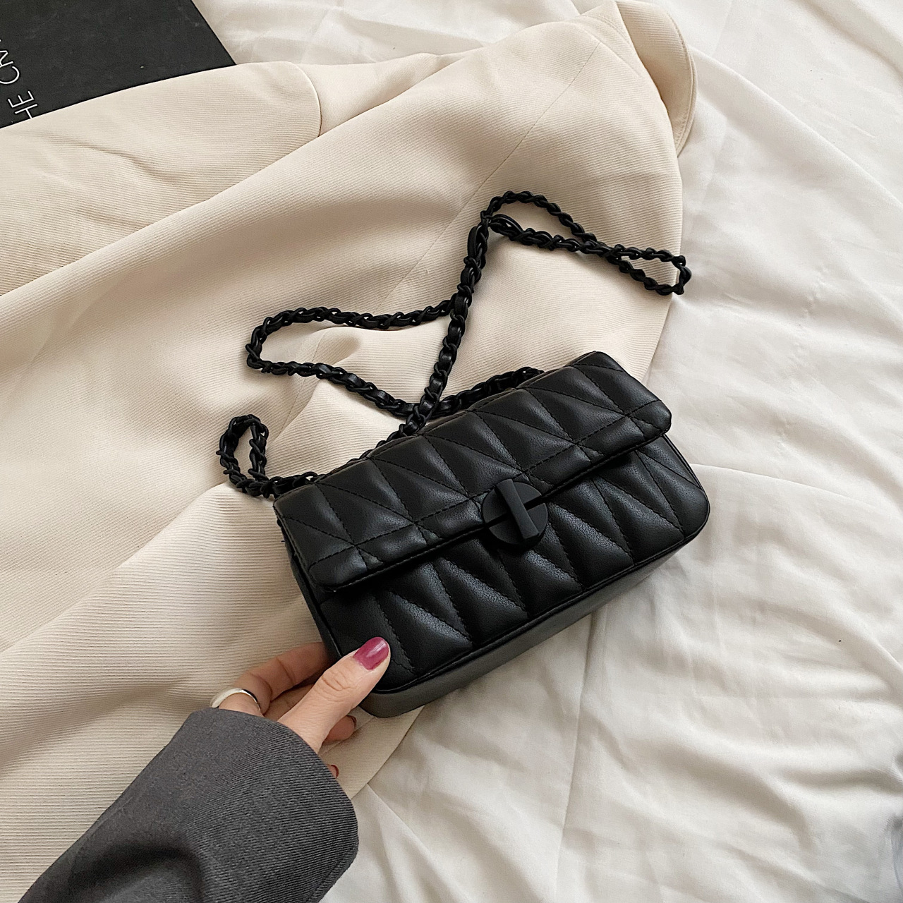 Small Quilted Shoulder Bag In Soft Leather With Chain For Women_voghion.com