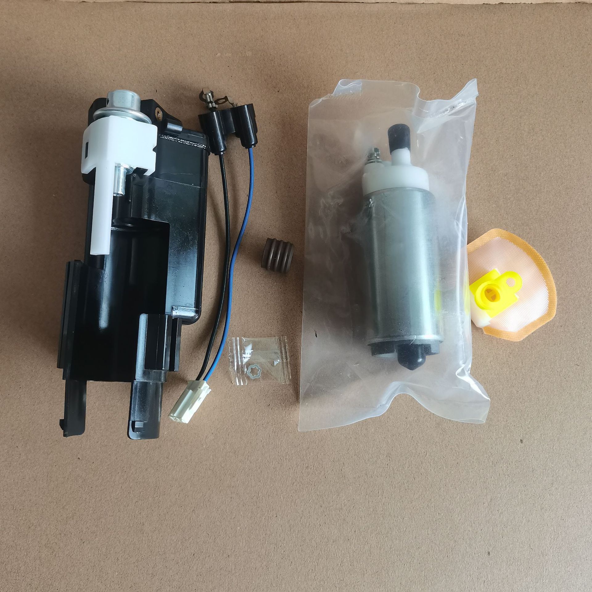 In-Stock Wholesale 1541024Fb0 Suitable for Suzuki Motorcycle Gasoline Filter Element Gasoline Filter Fuel Pump