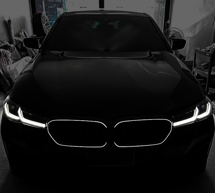 Suitable for BMW new series luminous grille, bright black modified grille, Black Warrior glow