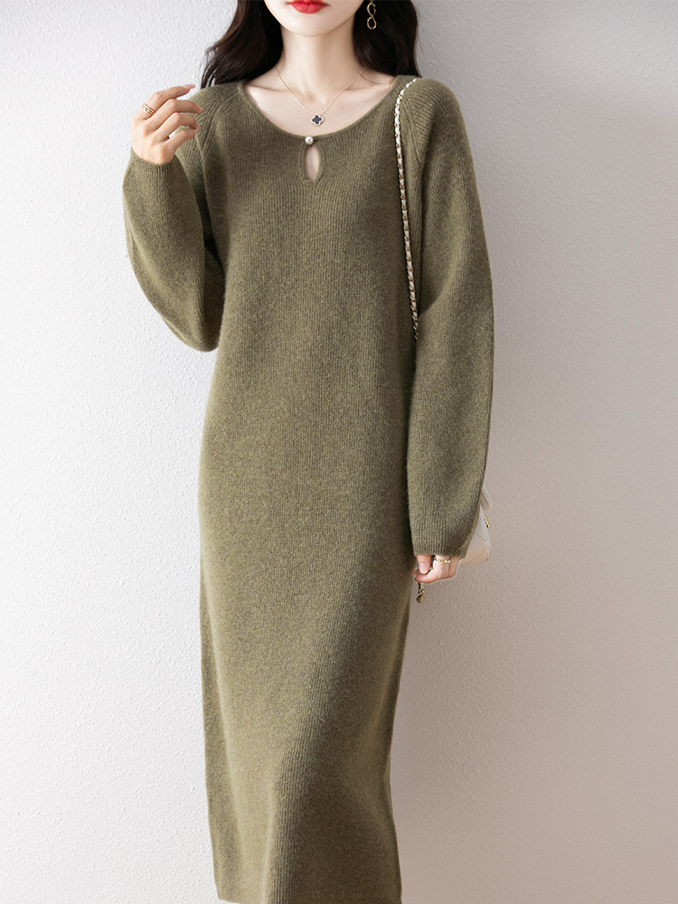 純粋なウールのワンピースの女性のゆったりした怠惰なファッションは膝の長いスカートの24秋冬の新型のデザイン感のニットのセーターのスカートを越えます。
