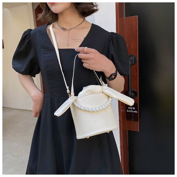 Fashion Solid Color Pearl Chain Shoulder Messenger Portable Bag display picture 18