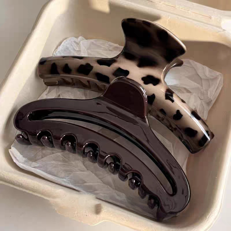 2025 New Japanese and Korean High-End Leopard Print Large Simple Hollow Hair Claw for Back of Head Bun Shark Clip Hair Accessory