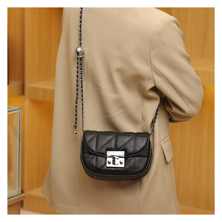 Women's Vintage Style Fashion Solid Color Lingge Square Buckle Square Bag Pu Leather Shoulder Bags display picture 4