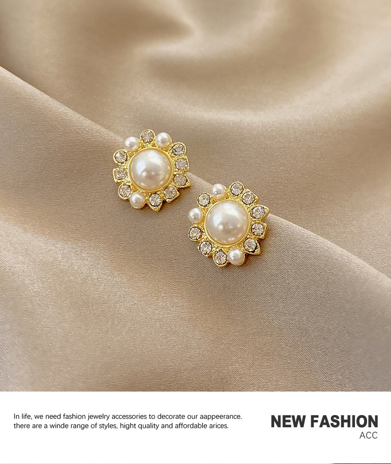 Fashion Geometric Pearl Earrings Geometric Pearl Rhinestone Alloy Earrings Wholesale display picture 6