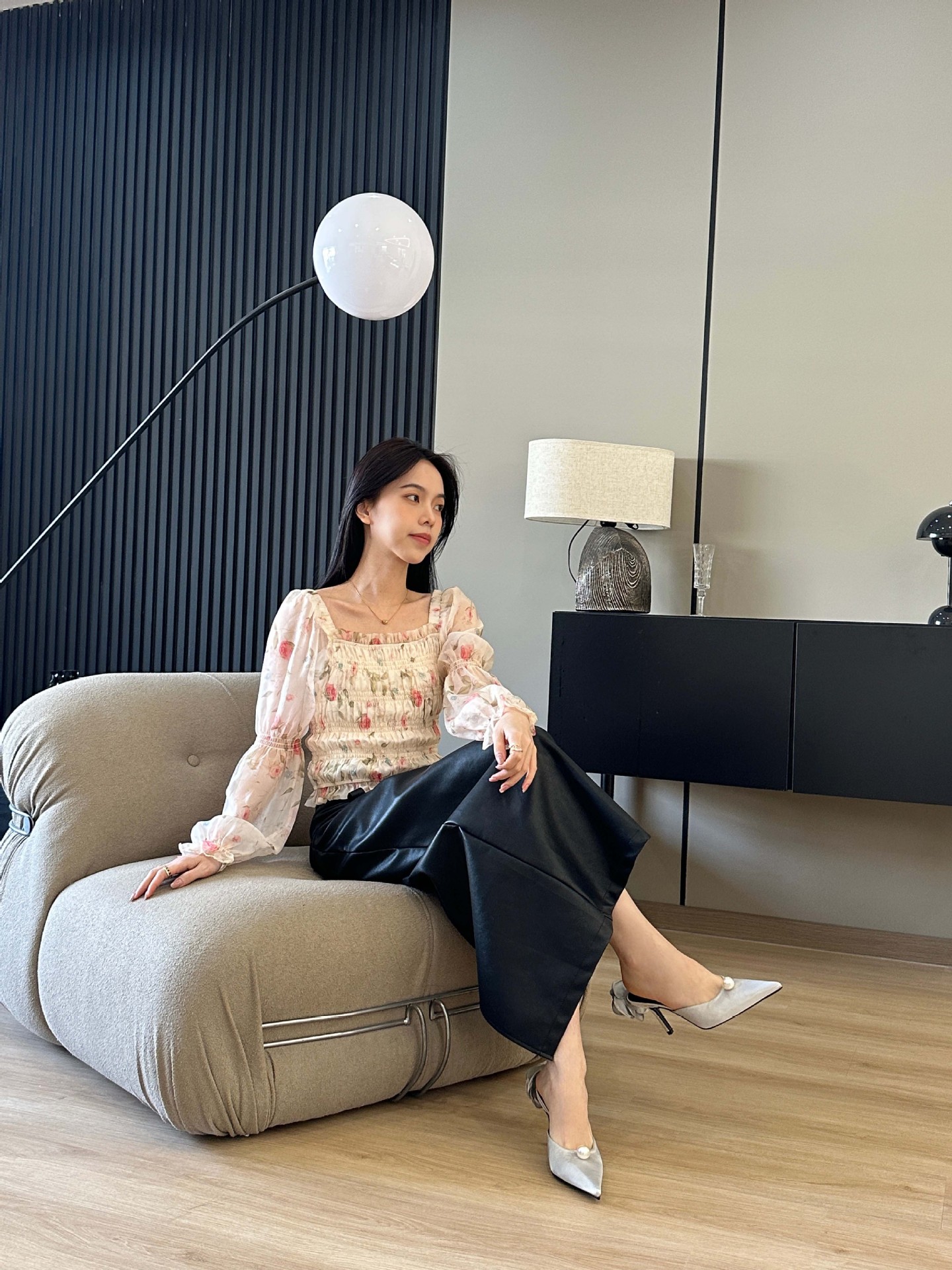 2024 Vår- och höstsäsong Nya små doftande vindtunn klack ihålig vatten diamantspets enkla arbetshöga klackar_voghion.com