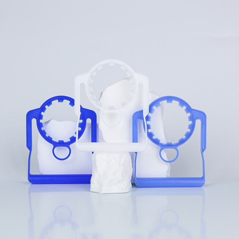 Fábrica de fuente al por mayor botella de agua potable desechable 55 calibre botella de bebidas PE mango mango de plástico