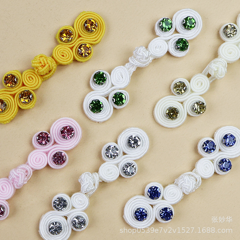 Miaoyi teje a mano cuatro turbinas de diamantes de color clavos hanfu cheongsam vestidos de botones fabricantes de venta directa Guofeng botones