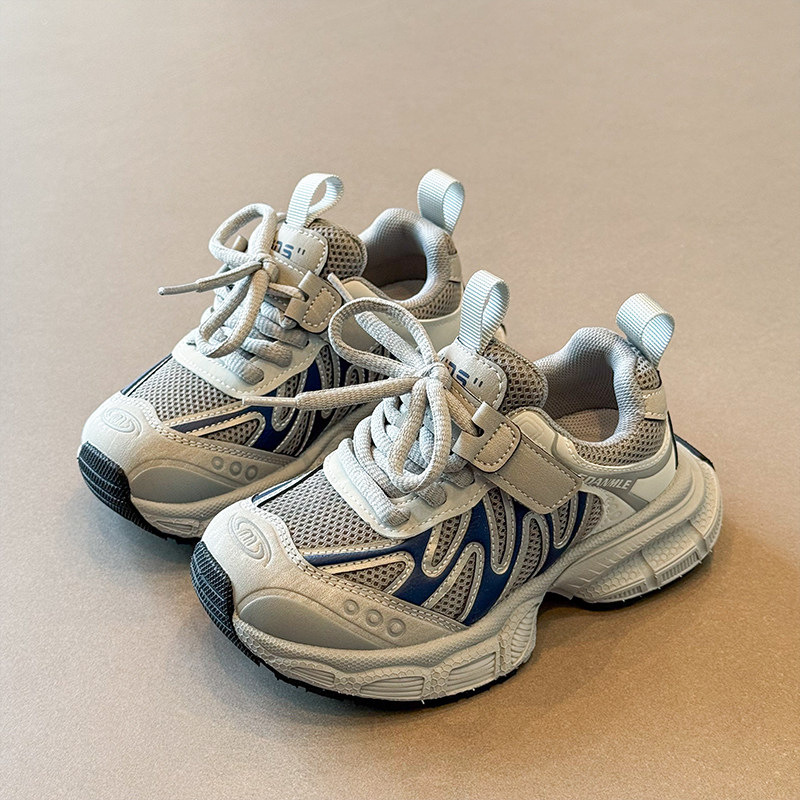 Zapatos casuales transpirables de malla de niñas 2026 verano nuevos zapatos deportivos de moda para niños con velcro de velcro