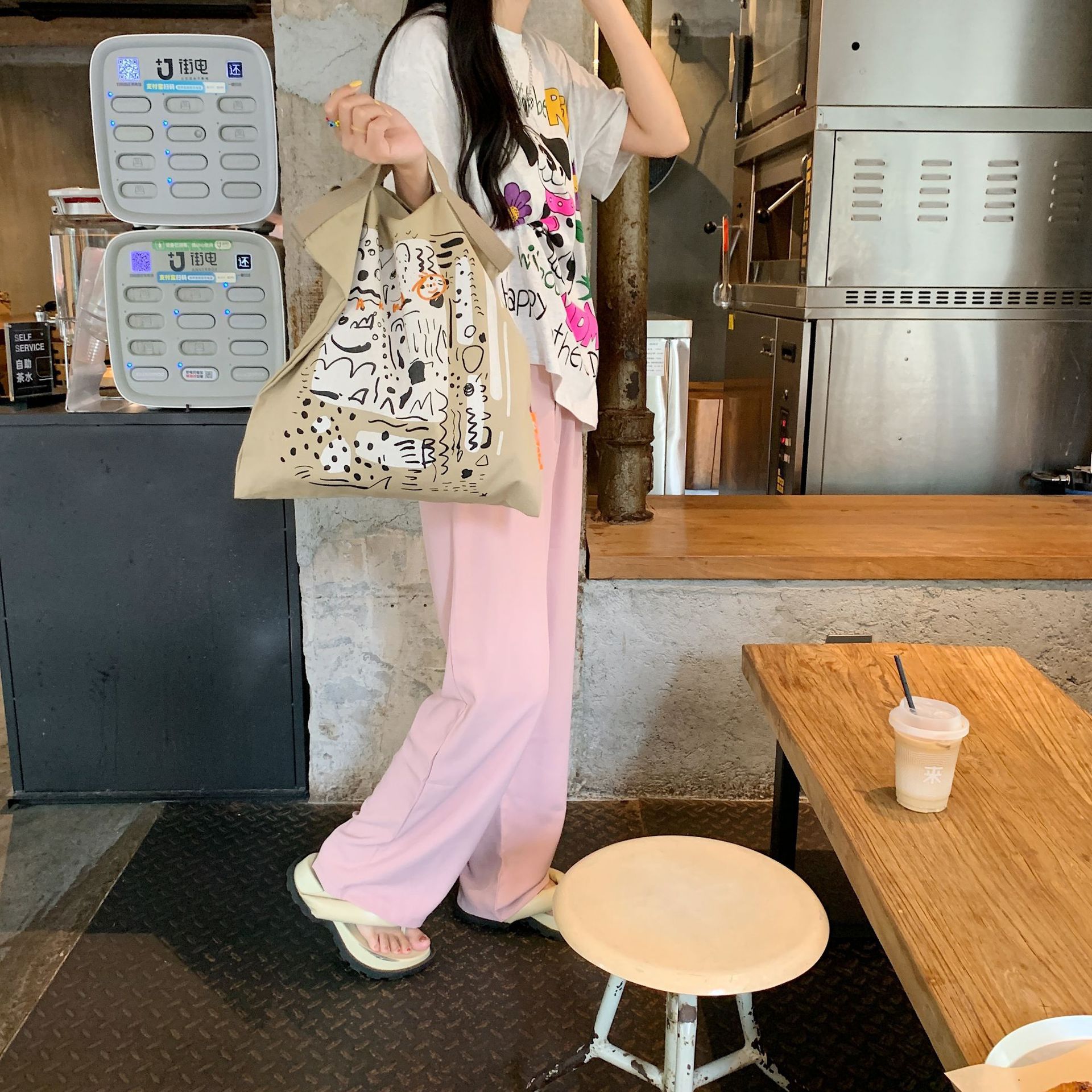 【 In Stock 】26102 letter graffiti printed canvas bag, large-capacity single-shoulder hand-carry shopping bag Tote from South Korea undefined