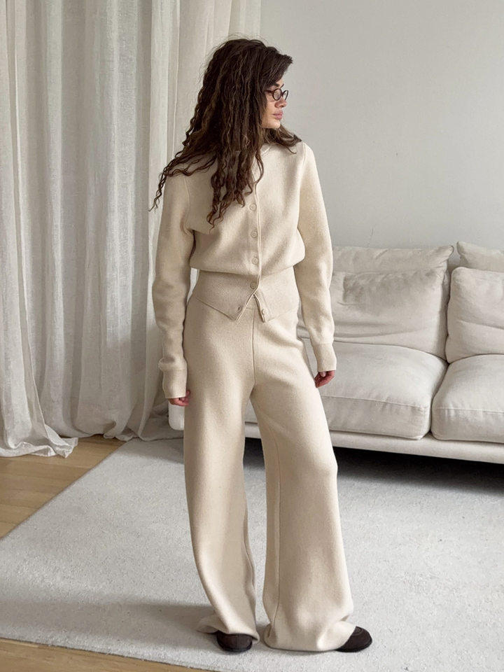 Bộ đầm dệt kim nữ gồm áo cardigan cài nút dáng ôm và quần ống đứng — Màu be, màu xám
