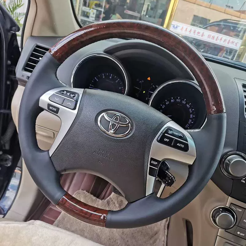06-08-11 Toyota Camry шестого поколения — кожаный чехол на руль, специальная оплётка, пошив в комплекте (полупакет)
