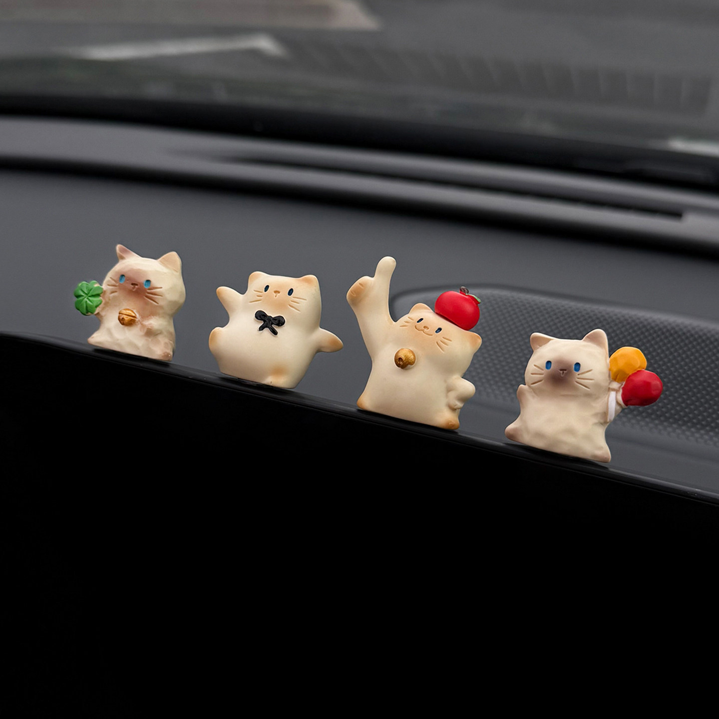 Creative cat car dashboard decoration, cute figurine for car center console screen, small ornament for computer screen for women