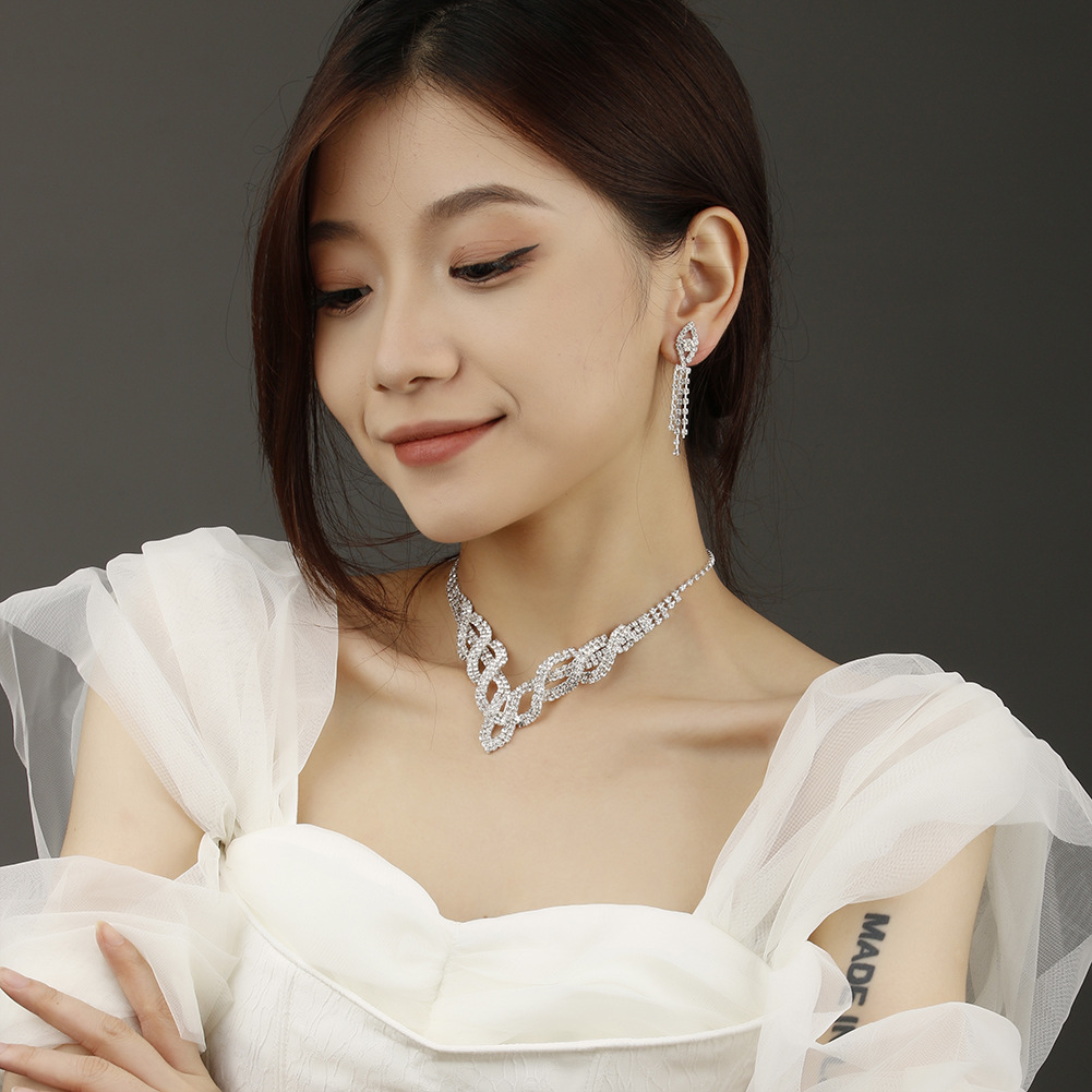 Joyería transfronteriza al por mayor de estilo europeo y americano Boda nupcial hueco completo diamante mujer collar pendientes traje de tres piezas conjunto