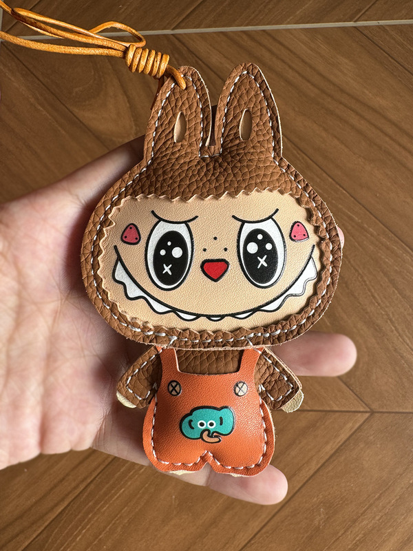 手作りのクリエイティブな本革製品、龍翔革模様の布ペンダント、ギフト漫画ペンダント、かわいい装飾、ZHでカスタマイズ可能|undefined
