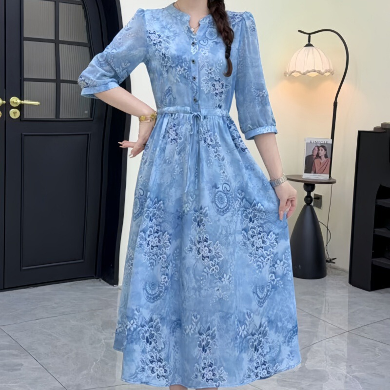 2026 High-End Light Luxury Elegant and Sophisticated Ice Silk Floral Dress for Women, Suitable for Autumn Beach Vacation 2026 High-End Light Luxury Elegant and Sophisticated Ice Silk Floral Dress for Women, Suitable for Autumn Beach Vacation