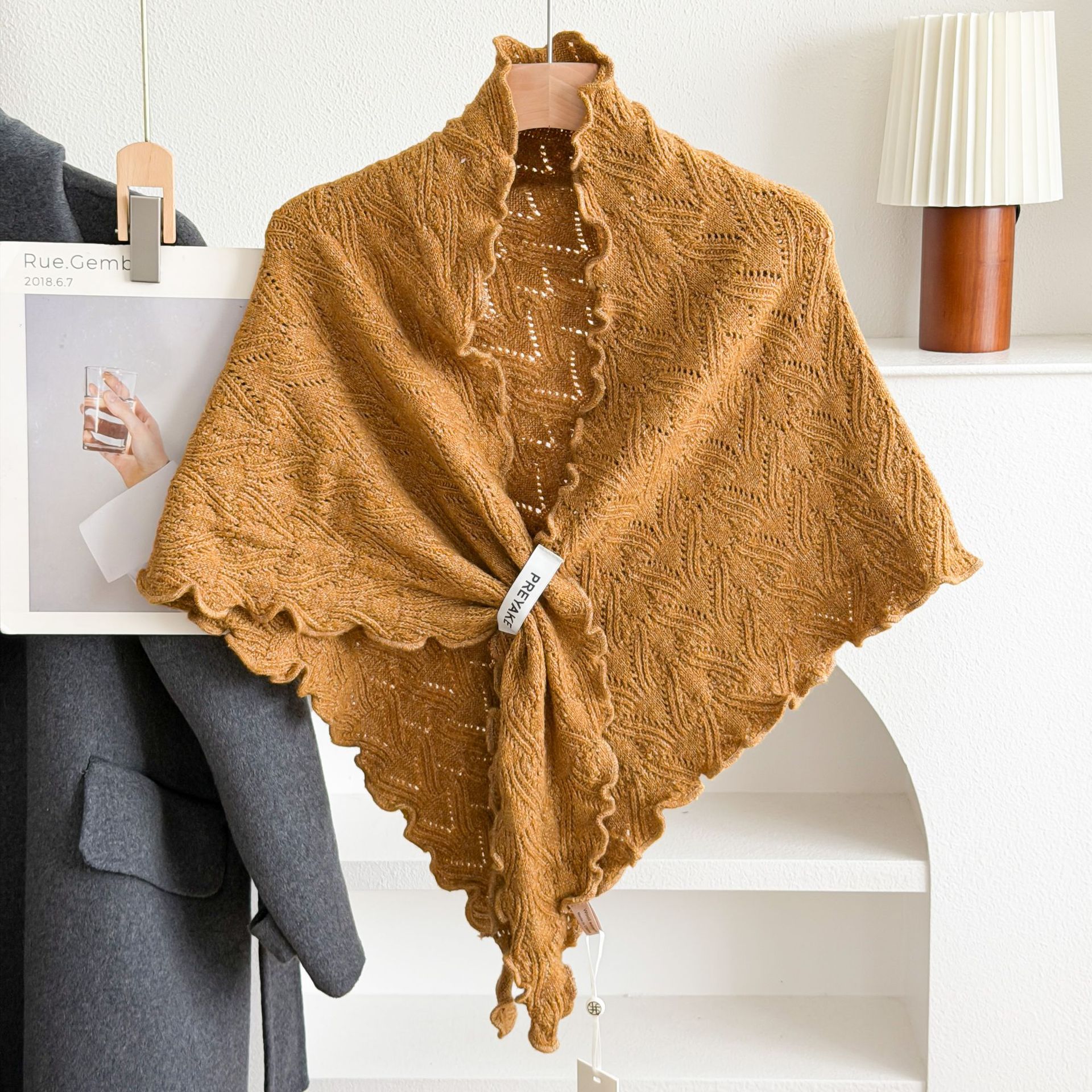 High-end retro triangular scarf with ruffled edges, a fashionable and warm accessory for women in autumn and winter, perfect as a shawl or outer layer