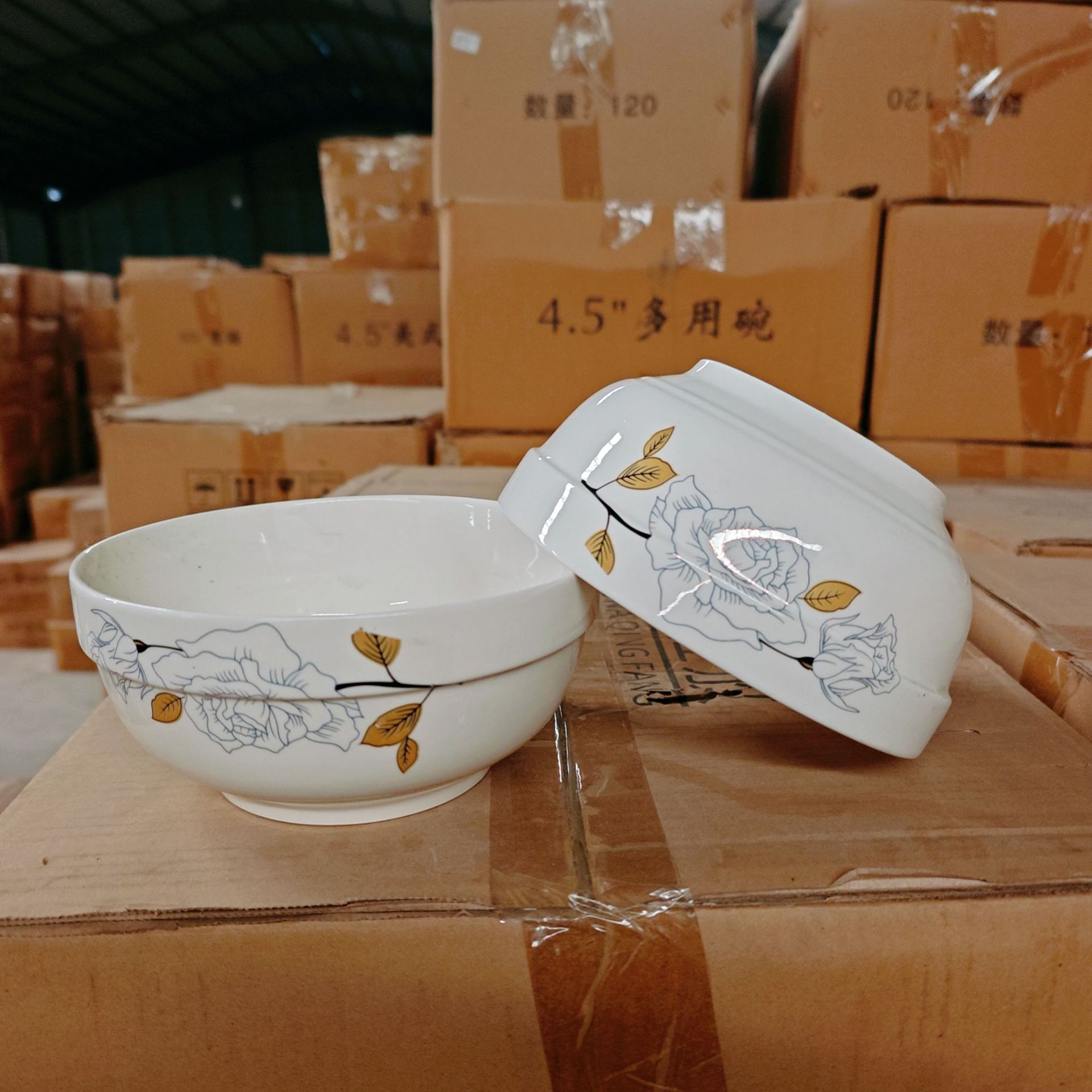 Venta al por mayor flor dorada borde protección tazón arroz tazón de fideos vajilla del hotel diario regalo de cerámica dos yuanes tienda Jianghu puesto de suministro