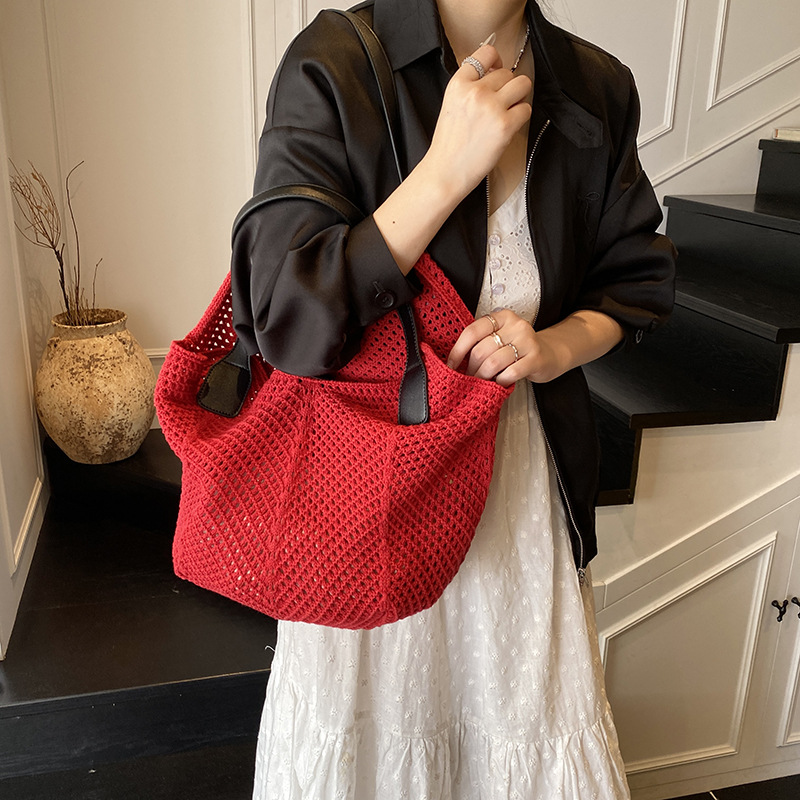 Bolso Tote de gran capacidad hueco tejido femenino 2025 nuevo bolso de playa de vacaciones junto al mar bolso tejido de paja de alta gama coreano