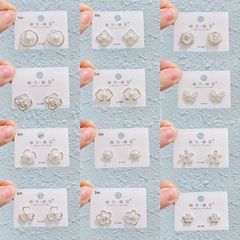Liyin/Libeliying 金メッキシリーズフラワーインレイ多用途高品質気質トレンディファッション絶妙なイヤリング