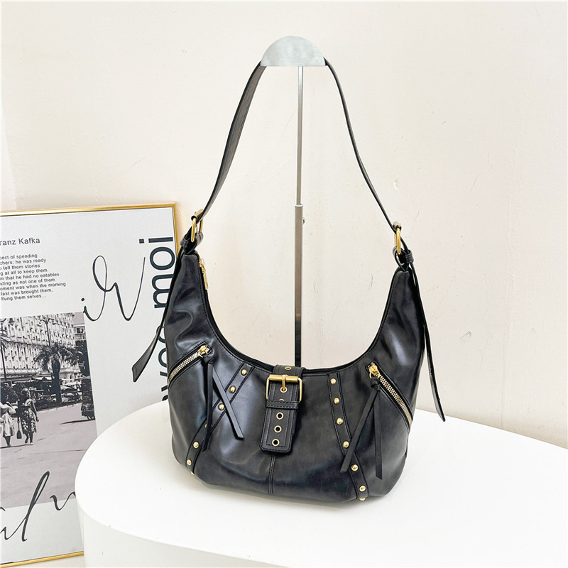 跨境复古包包女大容量2024新款秋冬小众复古单肩斜挎包通勤饺子包