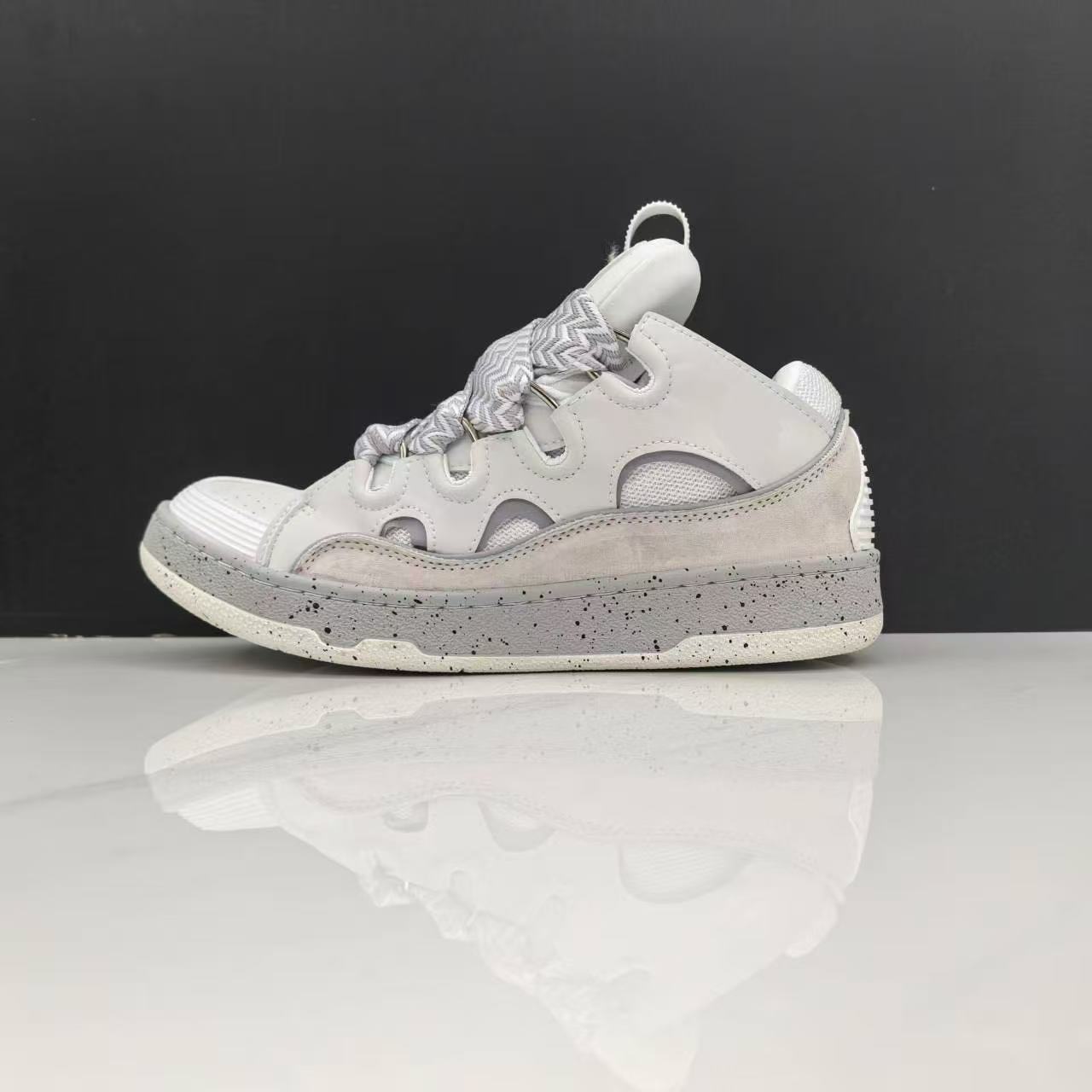Nuevas zapatillas deportivas casuales unisex de la marca L para comercio exterior, con parches de cuero, cordones, estilo retro, graffiti y diseño de papá. image 19