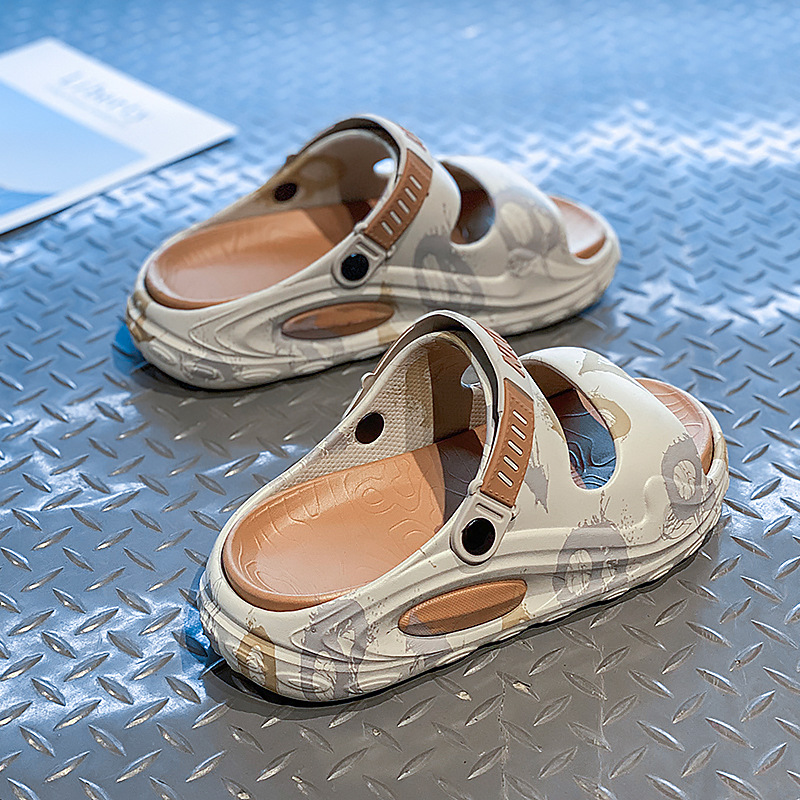 Sandalias de verano nuevo estilo para hombres, deportes, antideslizantes, desodorantes, pisando la mierda, talla grande 46, conduciendo zapatillas explosivas de doble uso para hombres