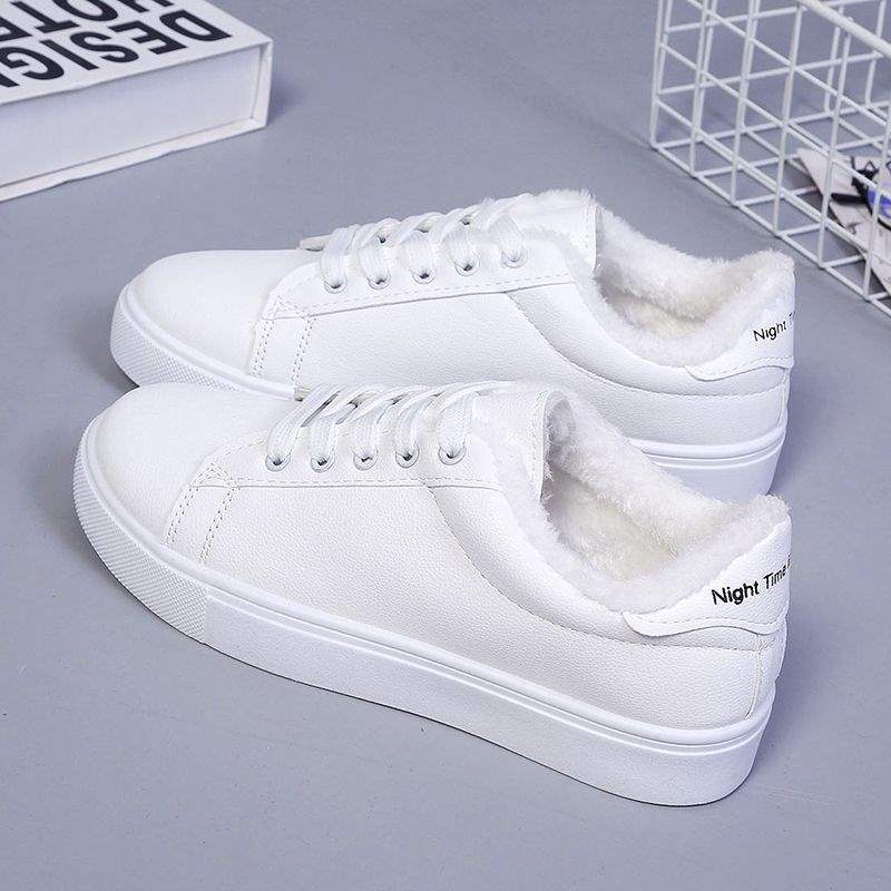 Zapatos de algodón de terciopelo para mujeres zapatos blancos 2025 nuevos estudiantes de cuatro estaciones coreanos zapatos casuales con suela plana caliente zapatos de skate para mujeres