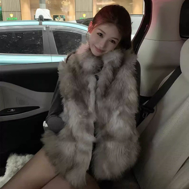 Eco-friendly fur sleeveless vest jacket for women, winter layered warm vest, stylish and elegant vest top