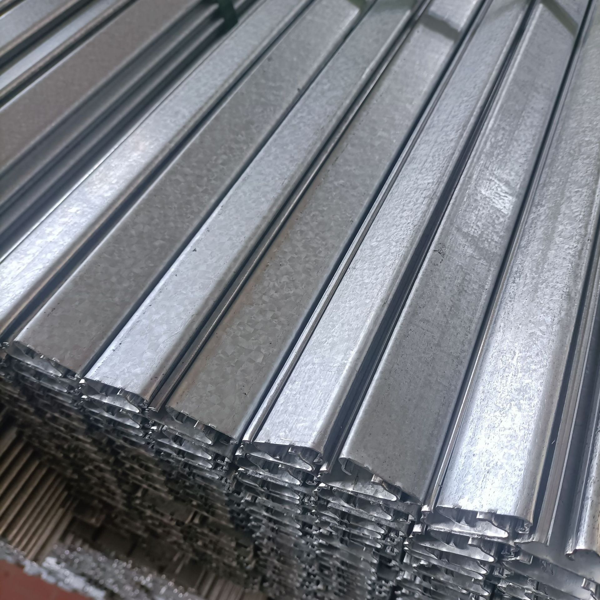 Accesorios de invernadero ranura de clip de invernadero ranura de película de presión de resorte de aluminio de aluminio nano espesado resistente a la corrosión y no oxidado gran ventaja