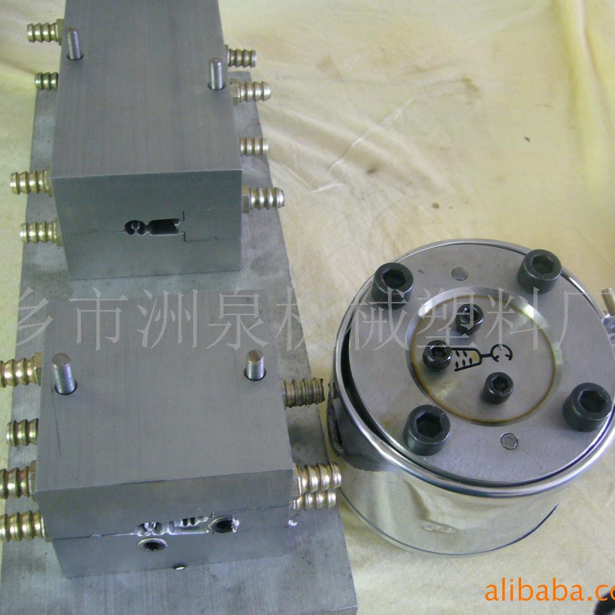 供应PVC软硬共挤模具 标签夹挤出模具 透明PVC挤塑模具 模具制造