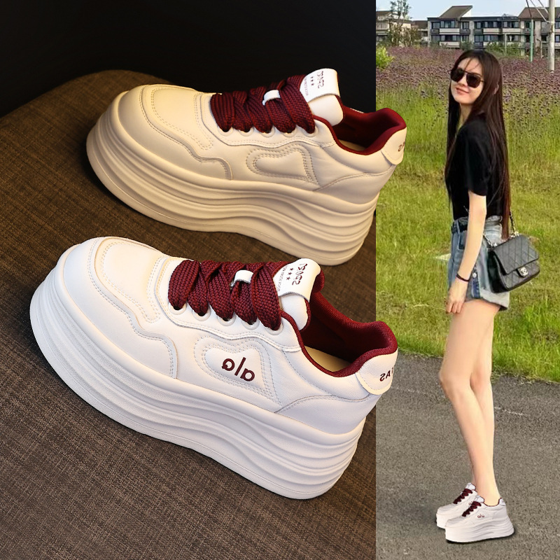 Giày sneaker nữ đế xuồng tăng chiều cao, đế dày 8 cm, phong cách thể thao — Màu nâu