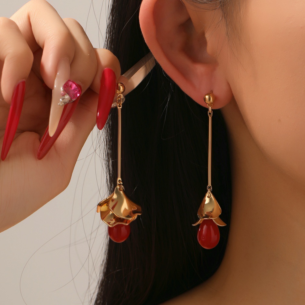 Metal de moda simple y elegante pendientes de bordas plegadas geometría pendientes ligeros de lujo pendientes largos pendientes versátiles