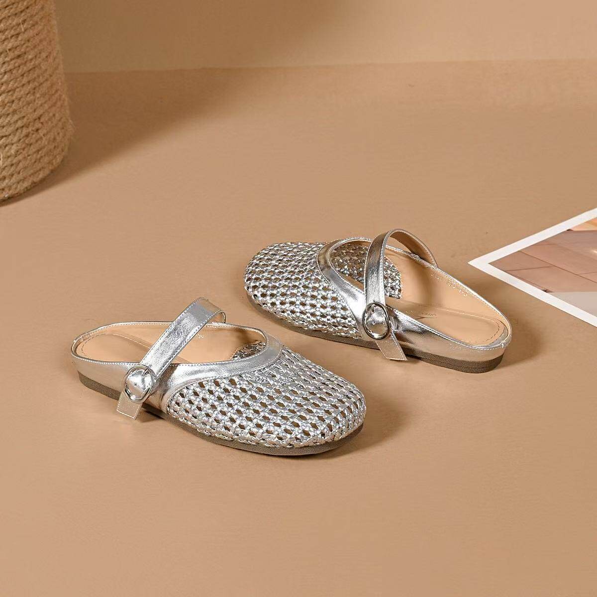 Dép sandal nữ da thật mũi kín đế bệt, quai chữ V đơn giản, mềm chống trượt — màu đen chi tiết 8