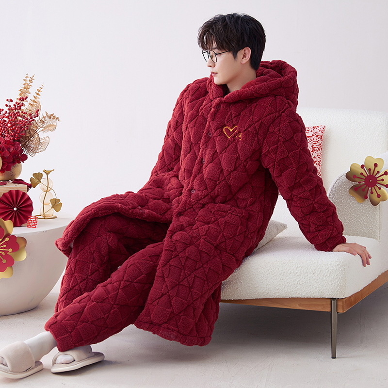 Pijamas de hombre de otoño e invierno de lana de coral de tres capas acolchadas engrosadas de lana forrada de invierno de color rojo brillante cálido traje de desgaste para el hogar