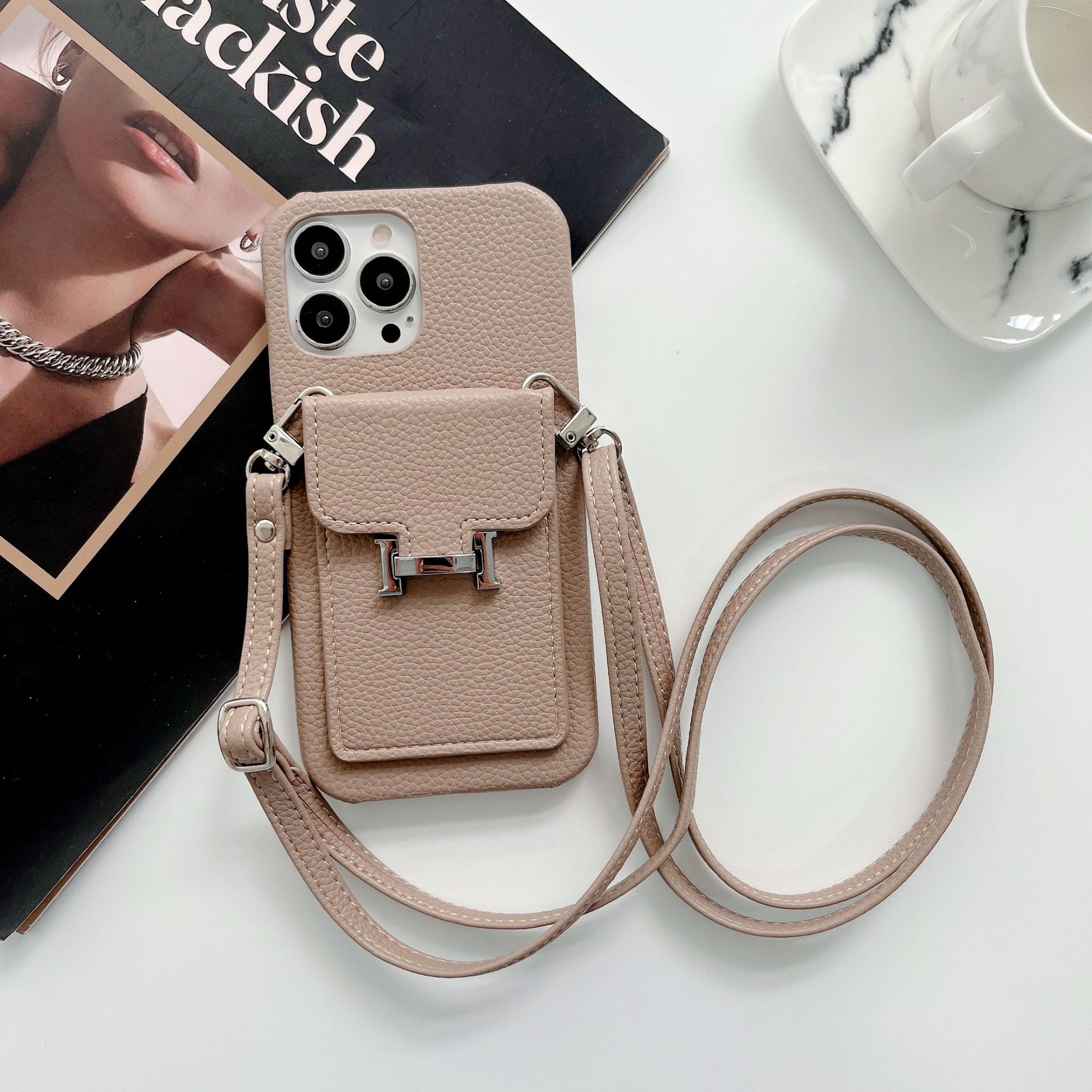 Aplicable al iPhone 17 ProMax Litchi Pattern Hermes bolsa de tarjetas inclinada en la caja del teléfono móvil enchufe de tarjetas colgantes funda de cuero a prueba de caídas