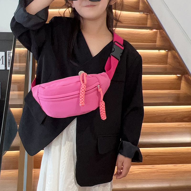 Lindo bolso de pecho de moda de color sólido para niños nuevo 2024 textura de estilo occidental gran capacidad snack bandolera con bolso de pecho