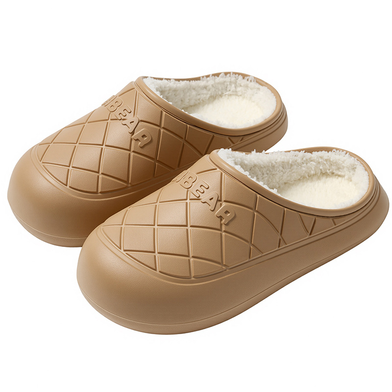 Nuevas zapatillas de algodón impermeable de invierno para mujeres en el hogar bolsa de peluche antideslizante doméstica tacones zapatos de algodón de fondo grueso para hombres al por mayor invierno