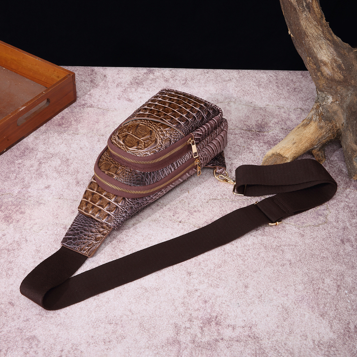 Retro Women's Chest Bag With Crocodile Pattern And Wide Strap_voghion.com