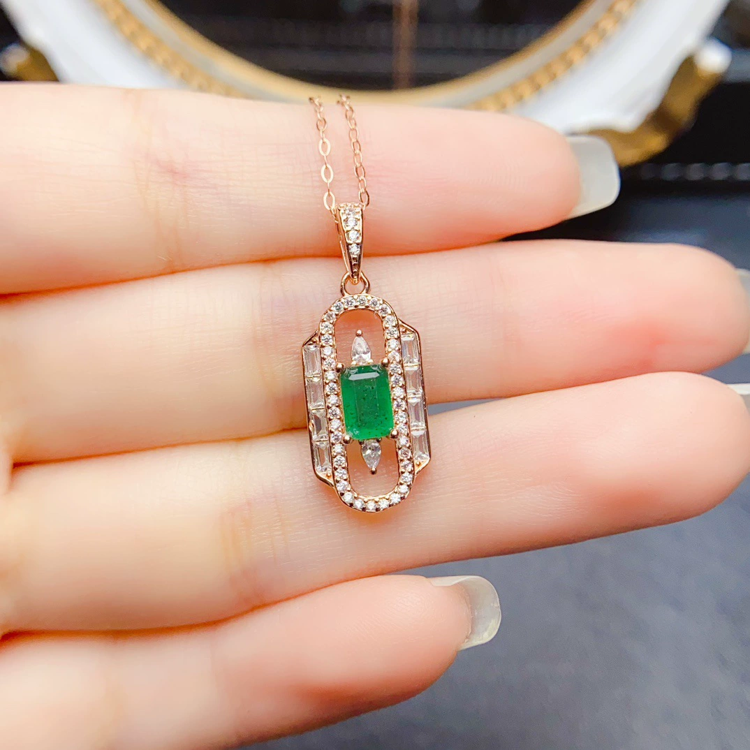 Новый натуральный изумрудный кулон S925 Серебряный инкрустированный основной камень 4*6 мм