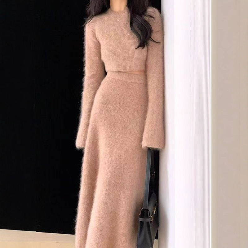 2025秋冬新款洋气时尚仿貂毛慵懒风显瘦针织毛衣高腰半身裙俩件套