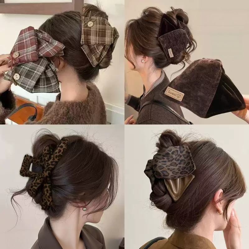 Autumn and winter leopard print triangle hair clips, featuring a cute, plush design, are popular shark clips that exude a high-end and elegant style, making them perfect hair accessories for women