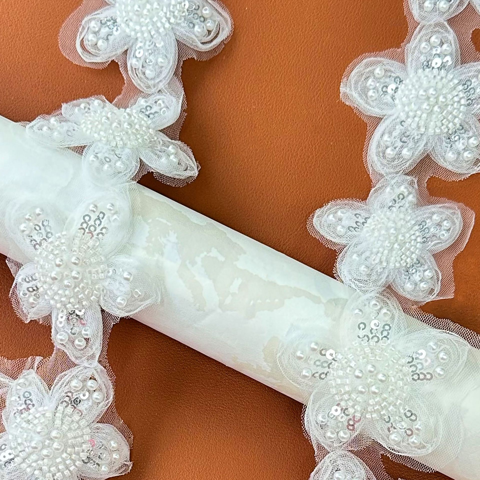 Parche blanco para niños, zapatos, sombreros, bolsos, sombreros, accesorios para el cabello, accesorios decorativos, nuevos accesorios de flores pequeñas de código de barras al por mayor