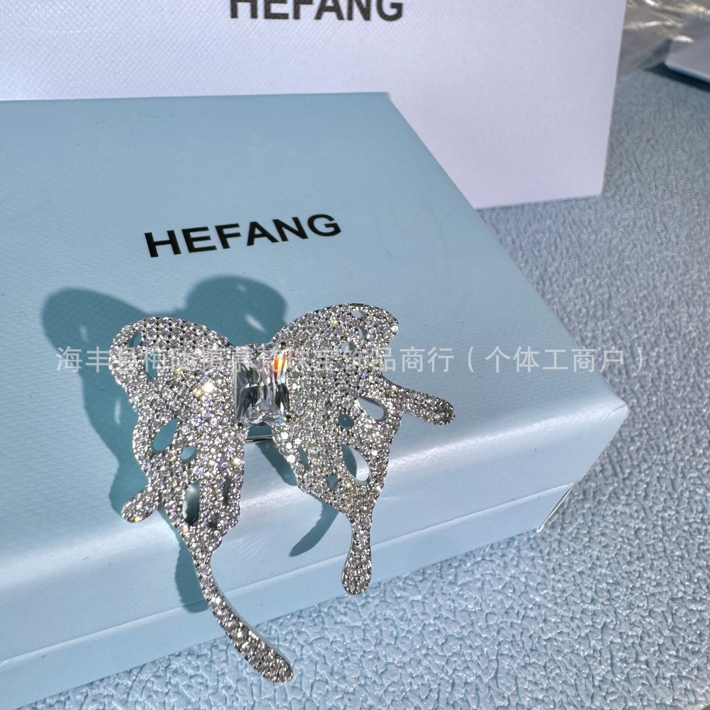 Hefang Jewelry Brooch Square Family Shining Light Luxury High-End Brooch Accessories Birthday Gift