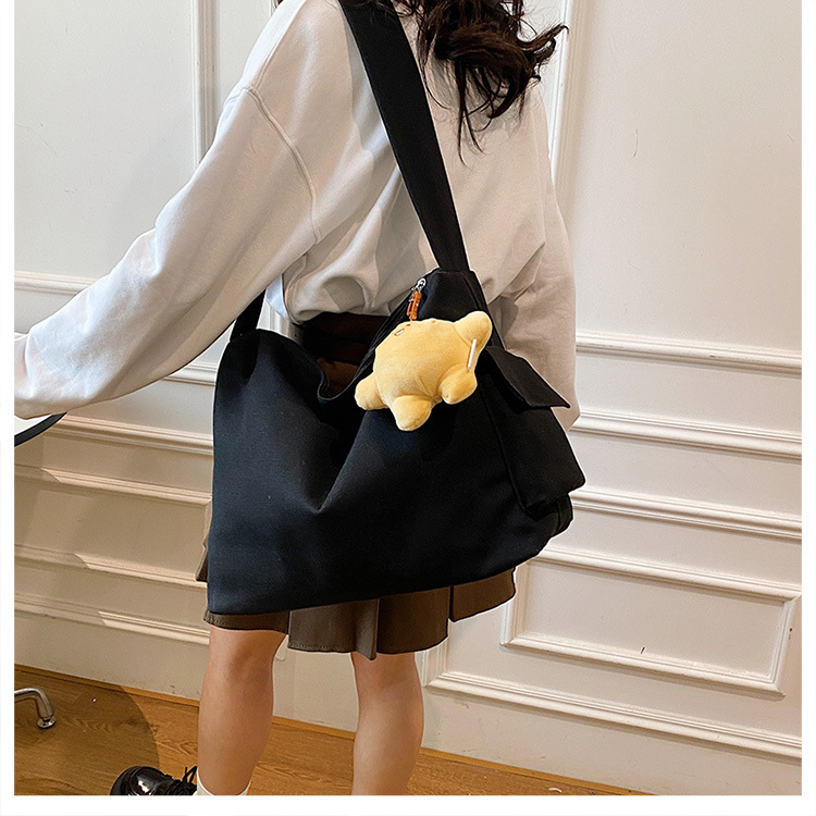 The 2024 new Korean-style simple and laid-back casual canvas crossbody bag and the large-capacity versatile tote bag are selling well undefined