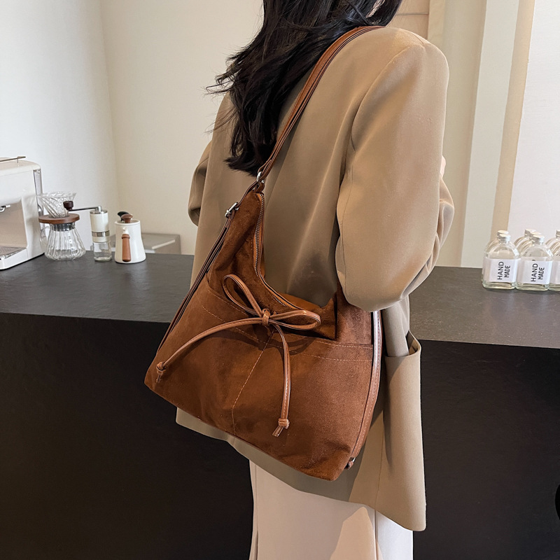 Bolsa de mujer retro 2024 nueva moda coreana mochila de piel de ciervo mochila mochila casual bolsas debajo de las axilas