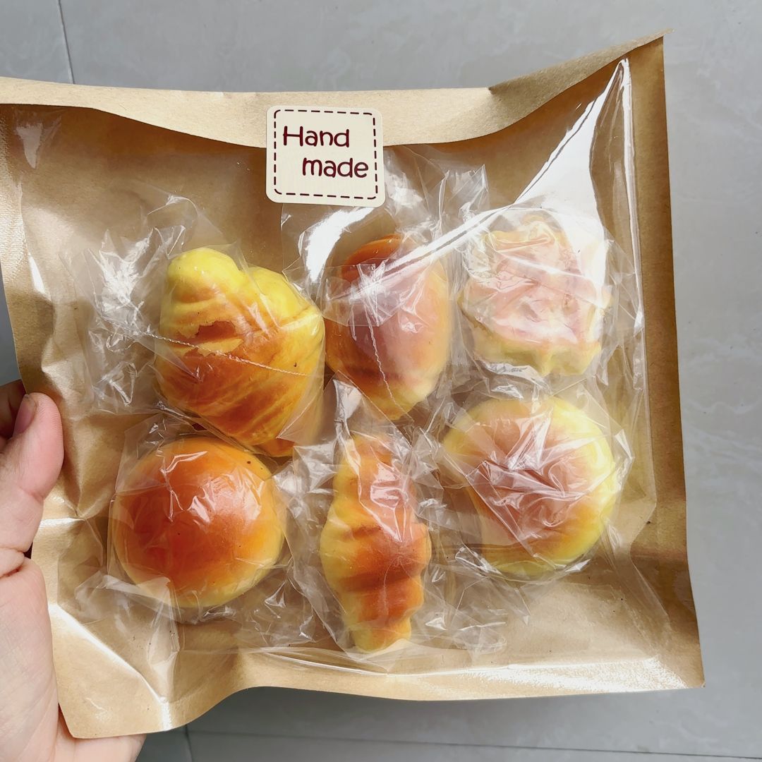 무작위로 6개의 부드럽고 느린 리바운드