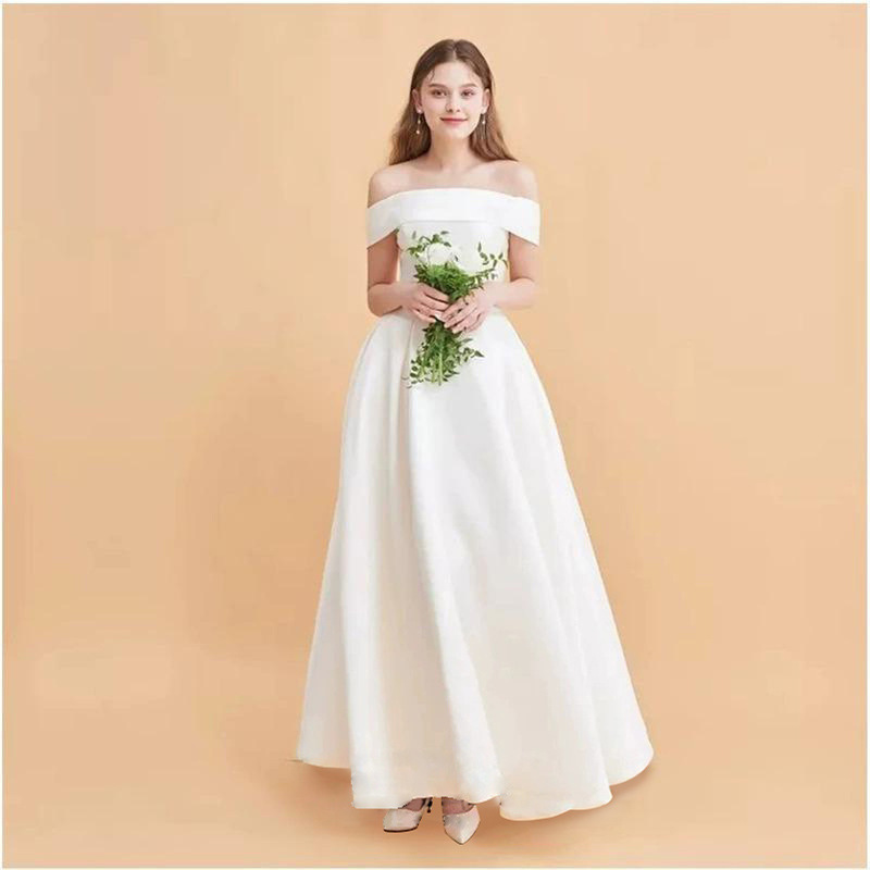 Off-the-shoulder satin wedding dress, simple and elegant, perfect for petite women, 2026 summer new style, short travel wedding dress.